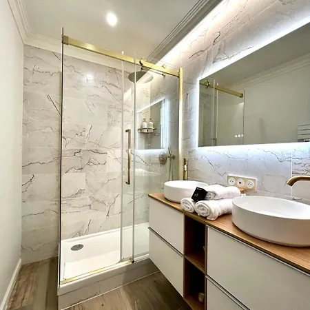 4* - 85 Sqm - Grenelle - 8p Paris